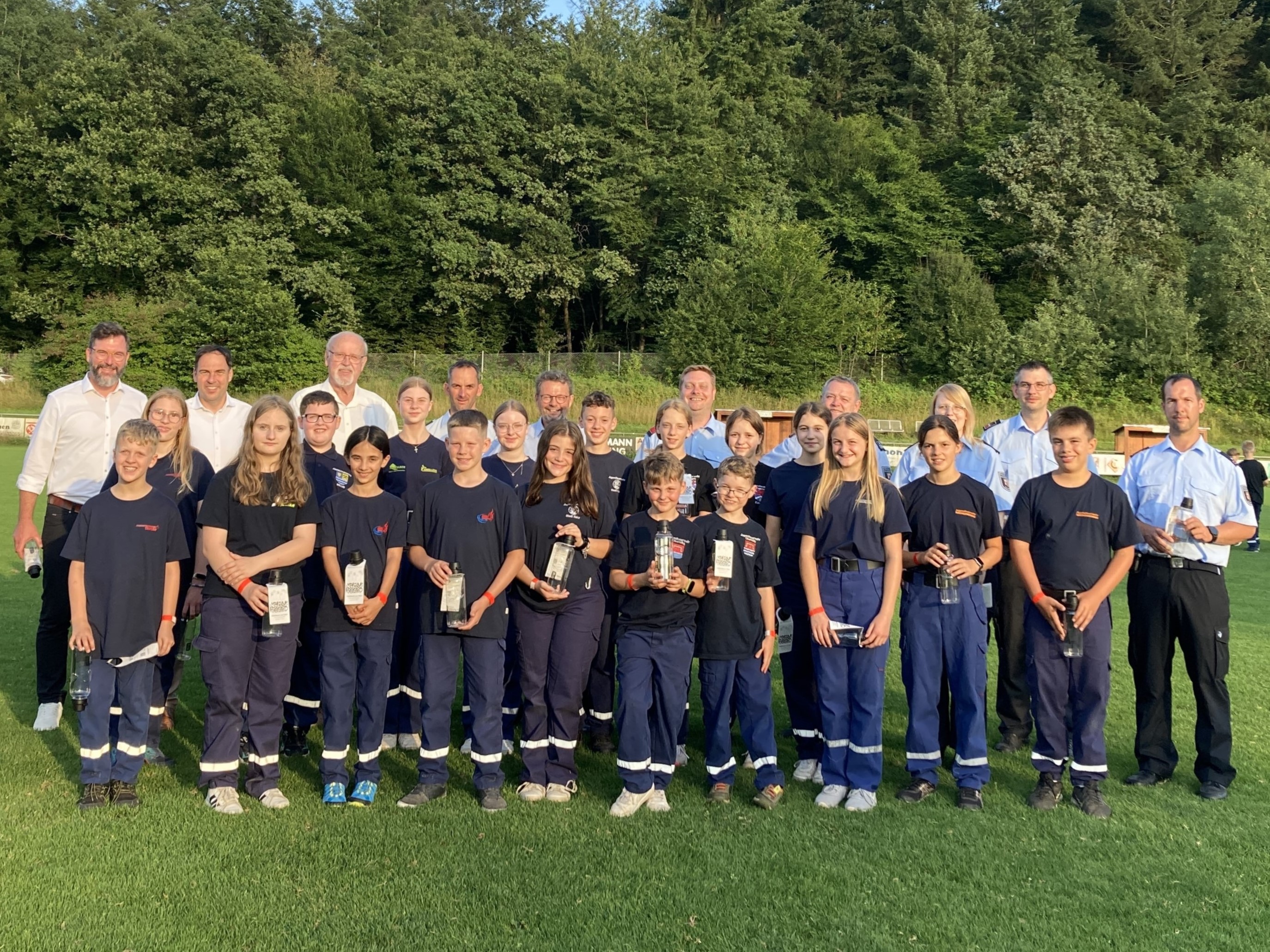 240724 Foto Trinkflaschen Jugendfeuerwehr VG Konz.jpeg