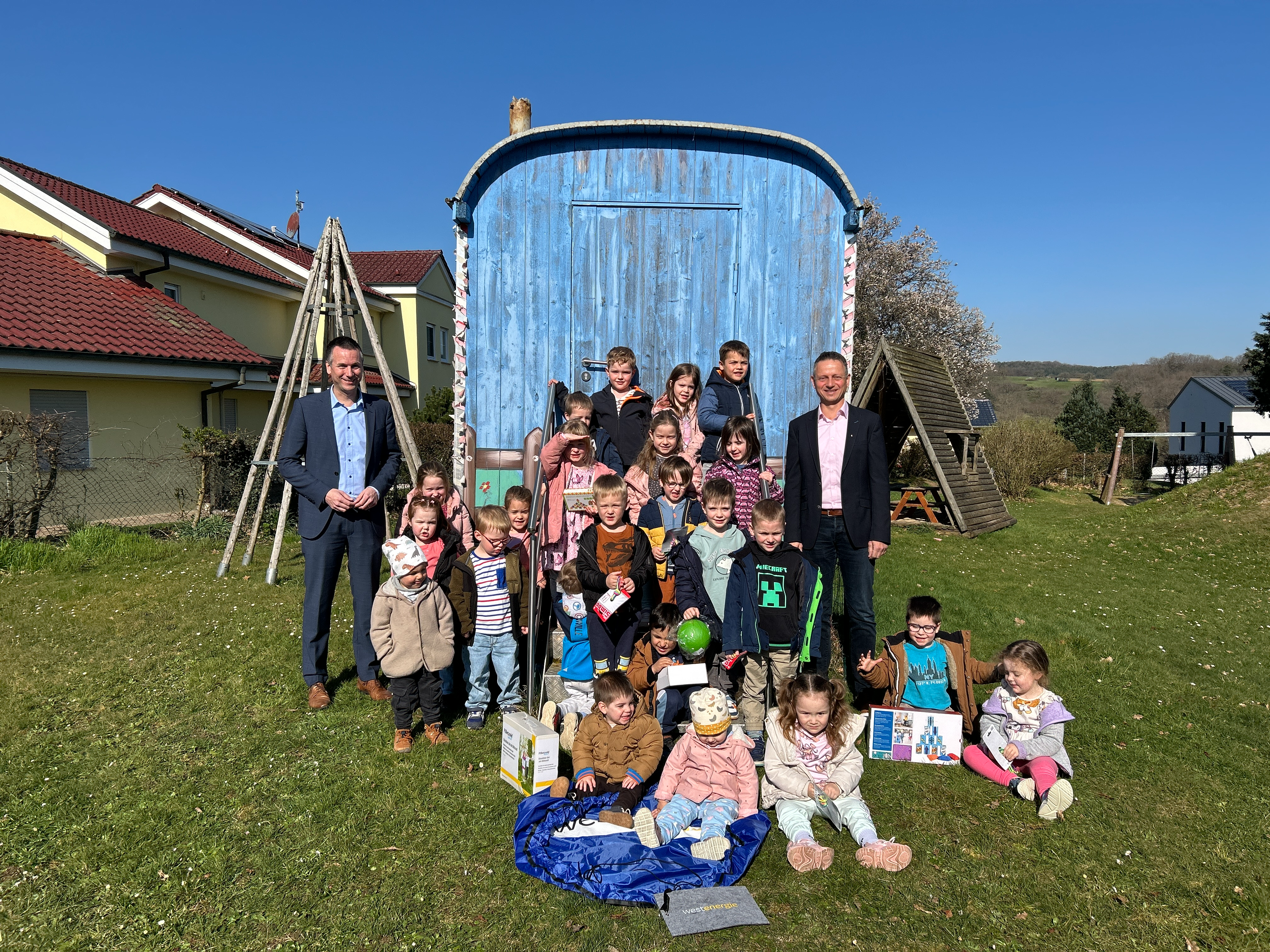 250410 Foto 1 Niersbach Westenergie Mitmachbeutel.jpg