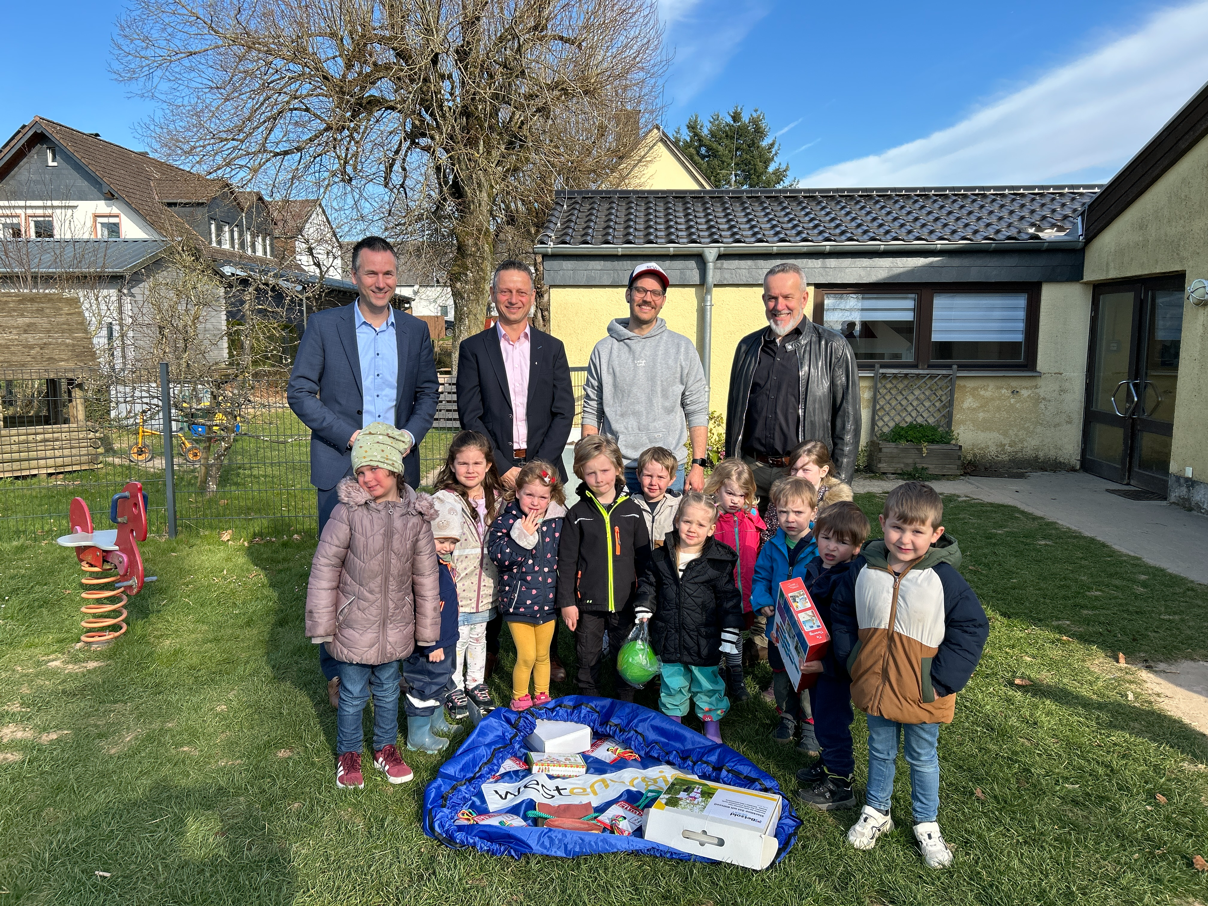 250410 Foto 1 Wallscheid Westenergie Mitmachbeutel.jpg