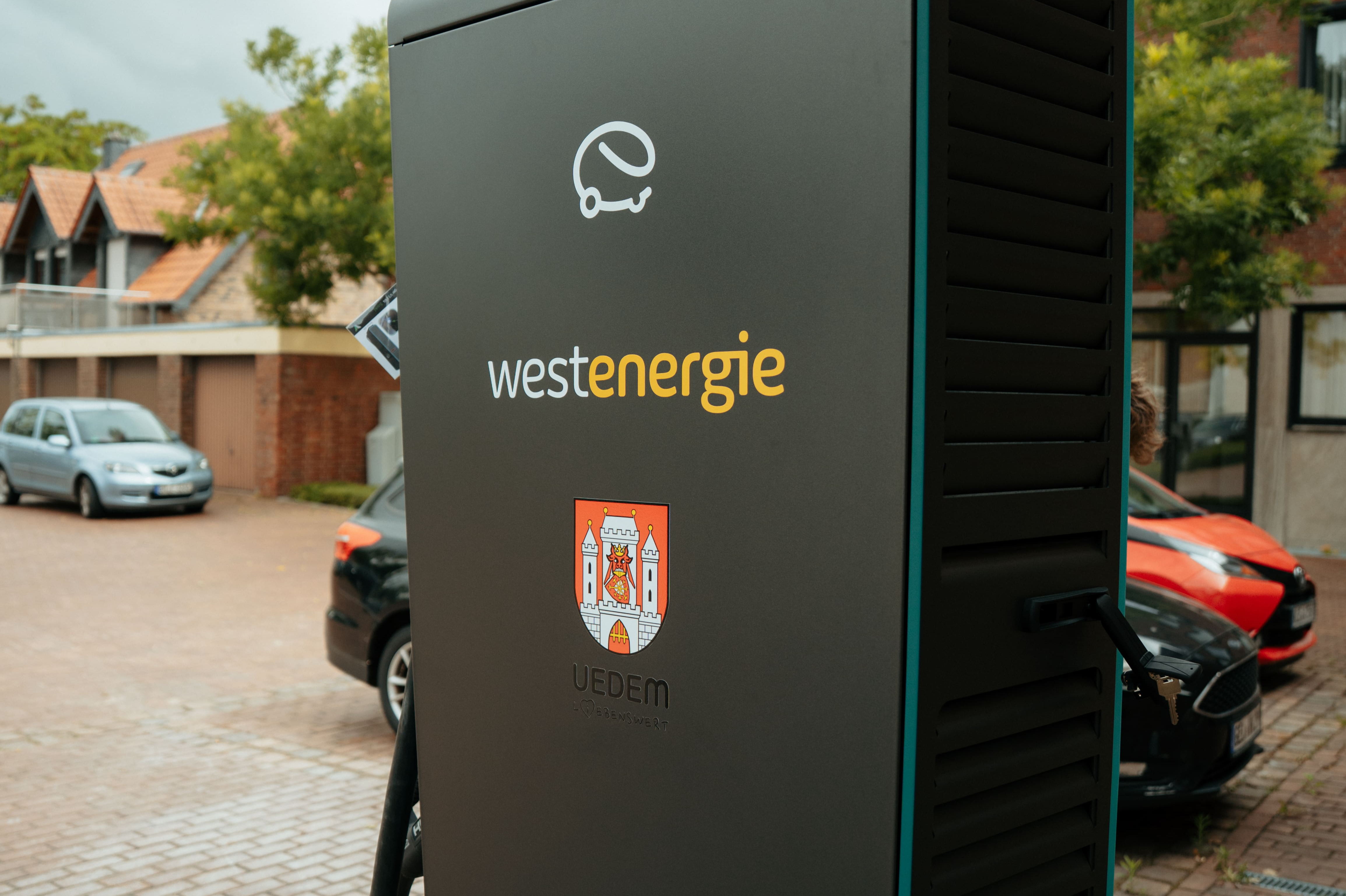 250711 Neue E-Ladesäule in Uedem 2.jpg