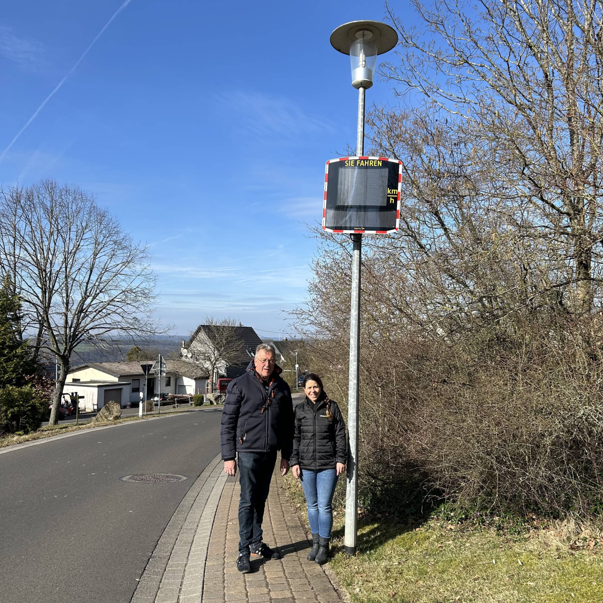 1920_240305geschwindigkeitstafelbruschied.jpg