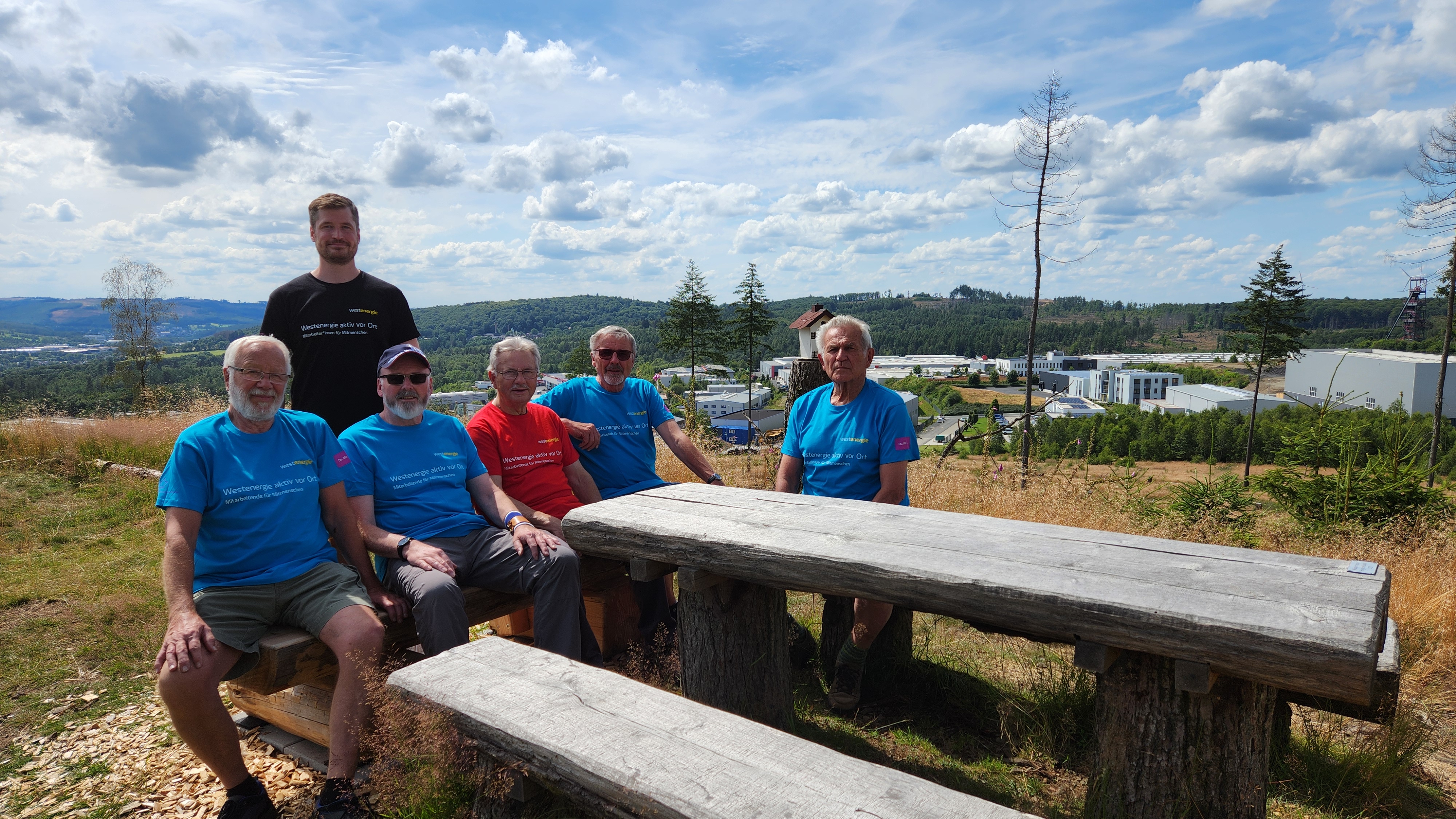 240823_Wanderverein Haigerseelbach verschönert beliebten Rastplatz mt enuen Sitzgelegenheiten.jpg