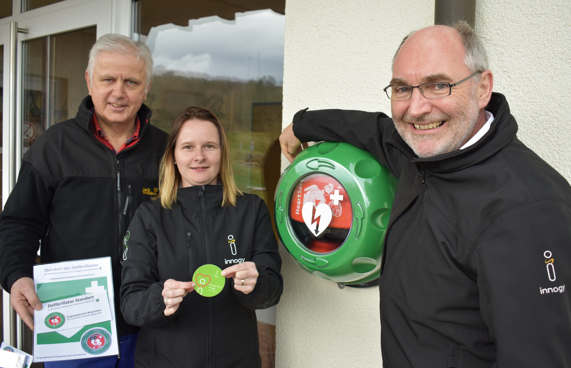 1920_04042018-innogy-sponsoringuumlbergabe-defibrillator-ortsemeinde-baumlrenbach-906304.jpg