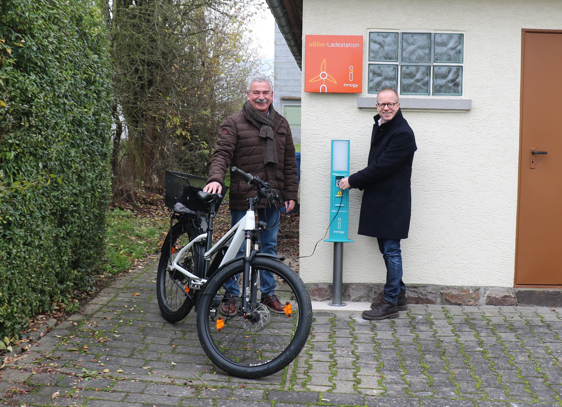 1920_e-bikeladesaumlulegehlweiler-528949-264028.jpg