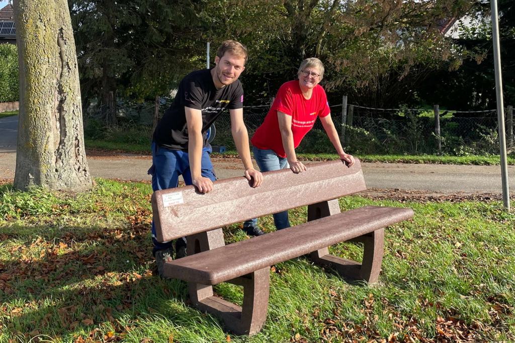 Bild zum Artikel: Ehrenamtliches Engagement ermöglicht neue Sitzgelegenheiten in der Stadt Rees