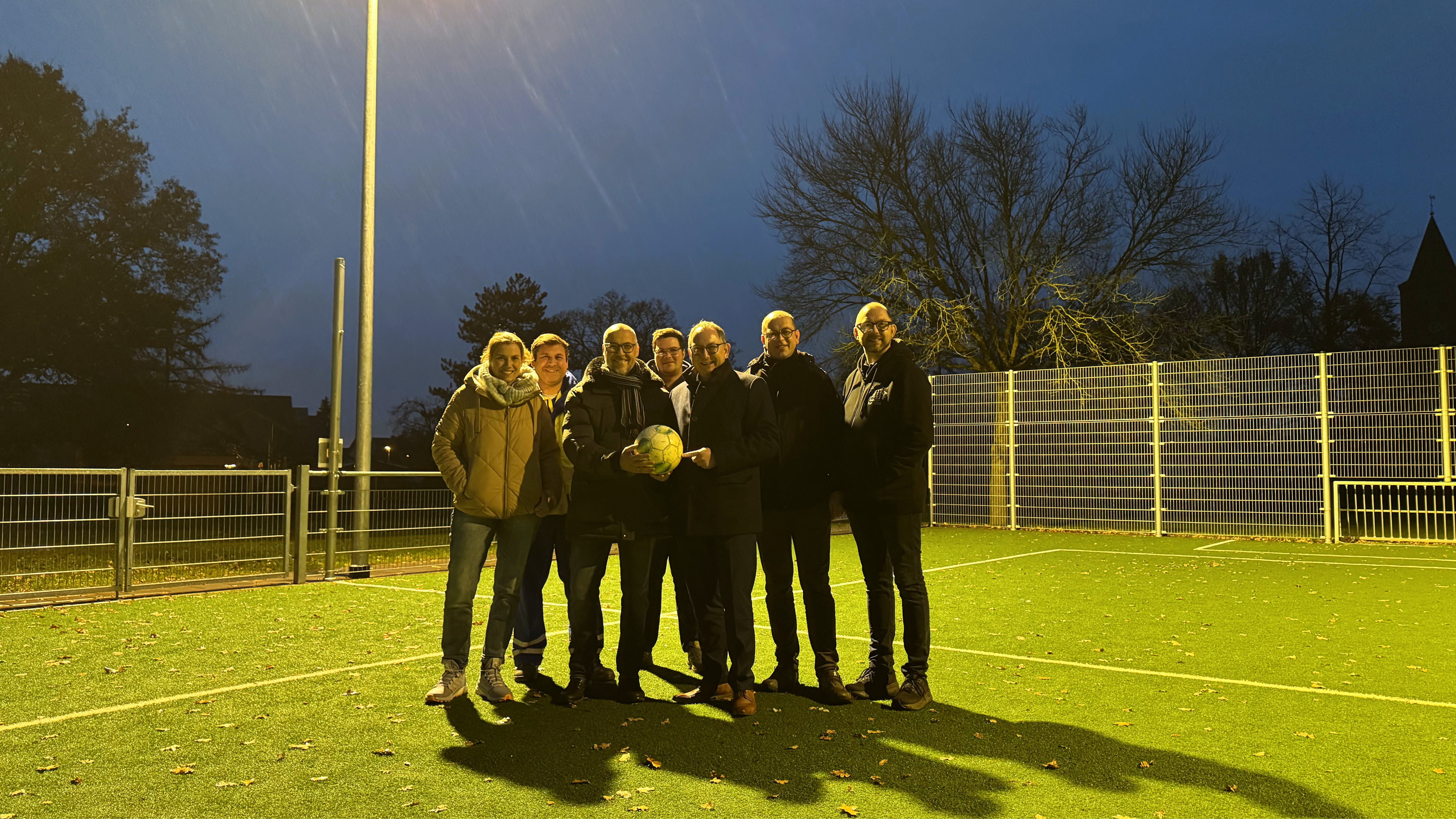 241126 Beleuchtung Sportplatz Rees.jpg