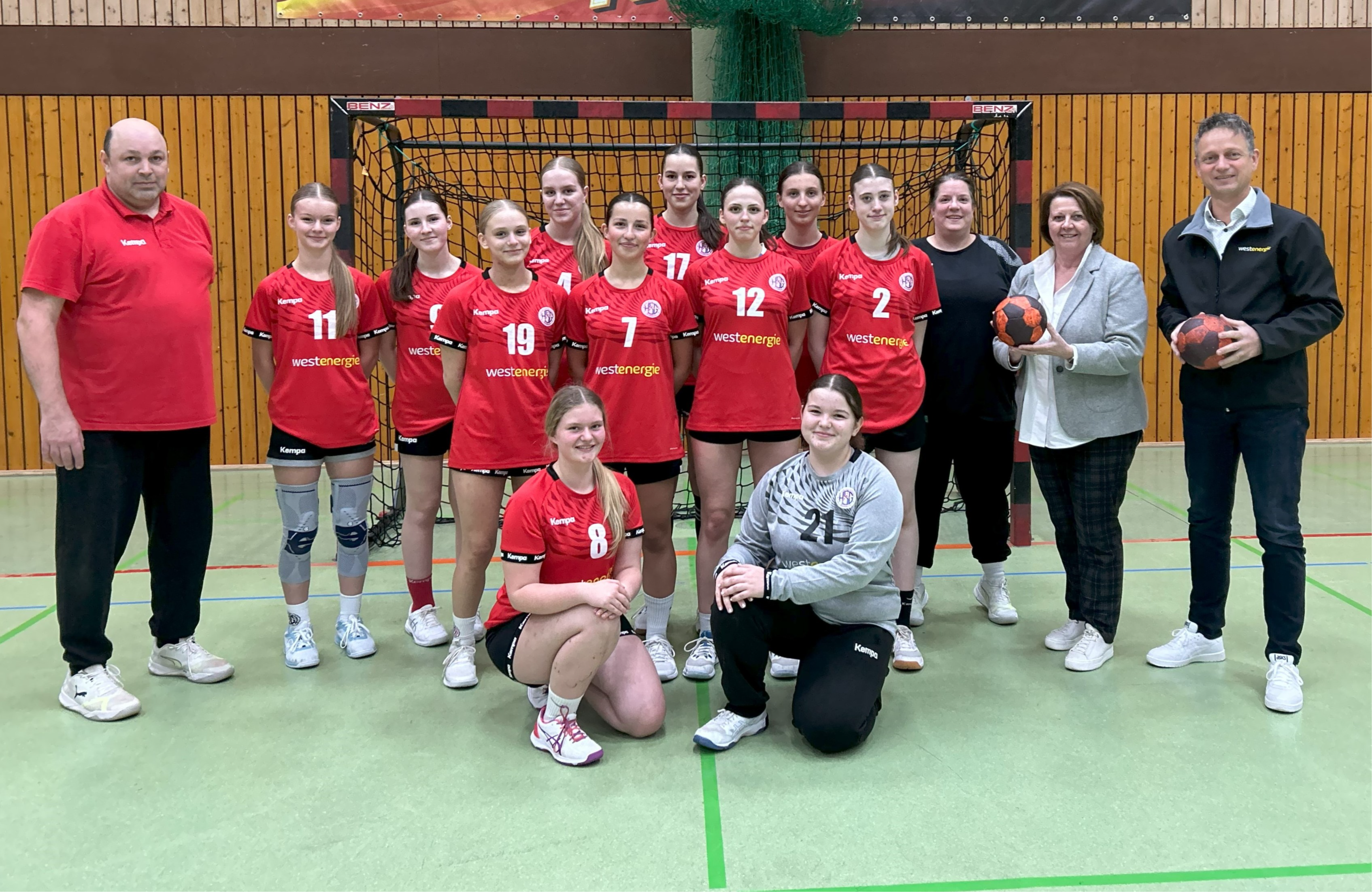 241126 Foto Wittlich Handballspielgemeinschaft Trikots.jpg