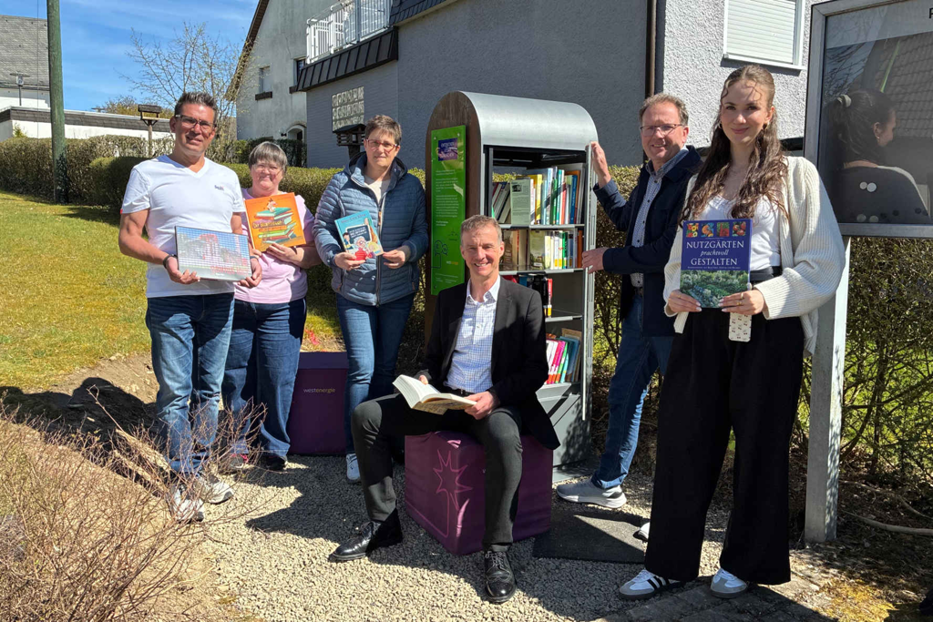 Bild zum Artikel: Westenergie Bücherschrank lädt in Wenden zum Entdecken und Tauschen ein