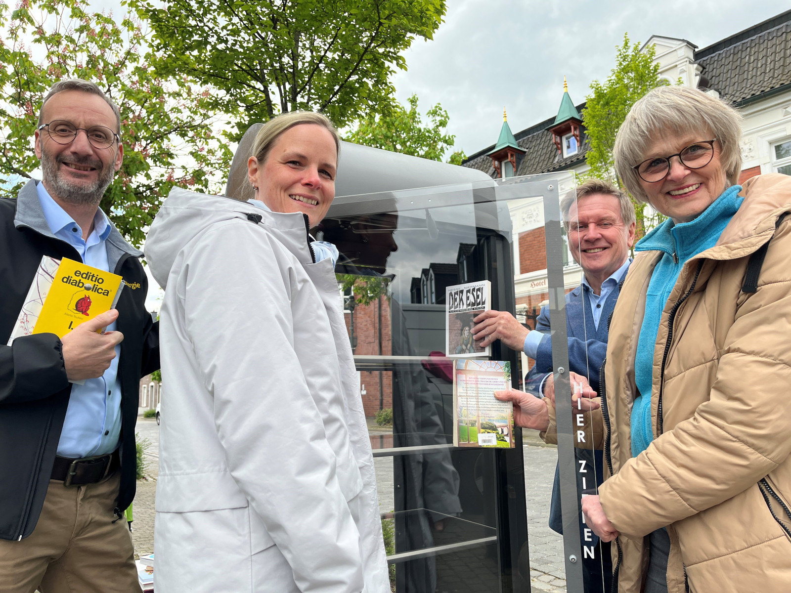 1920_240419pibuumlcherschrankkerken-1.jpg