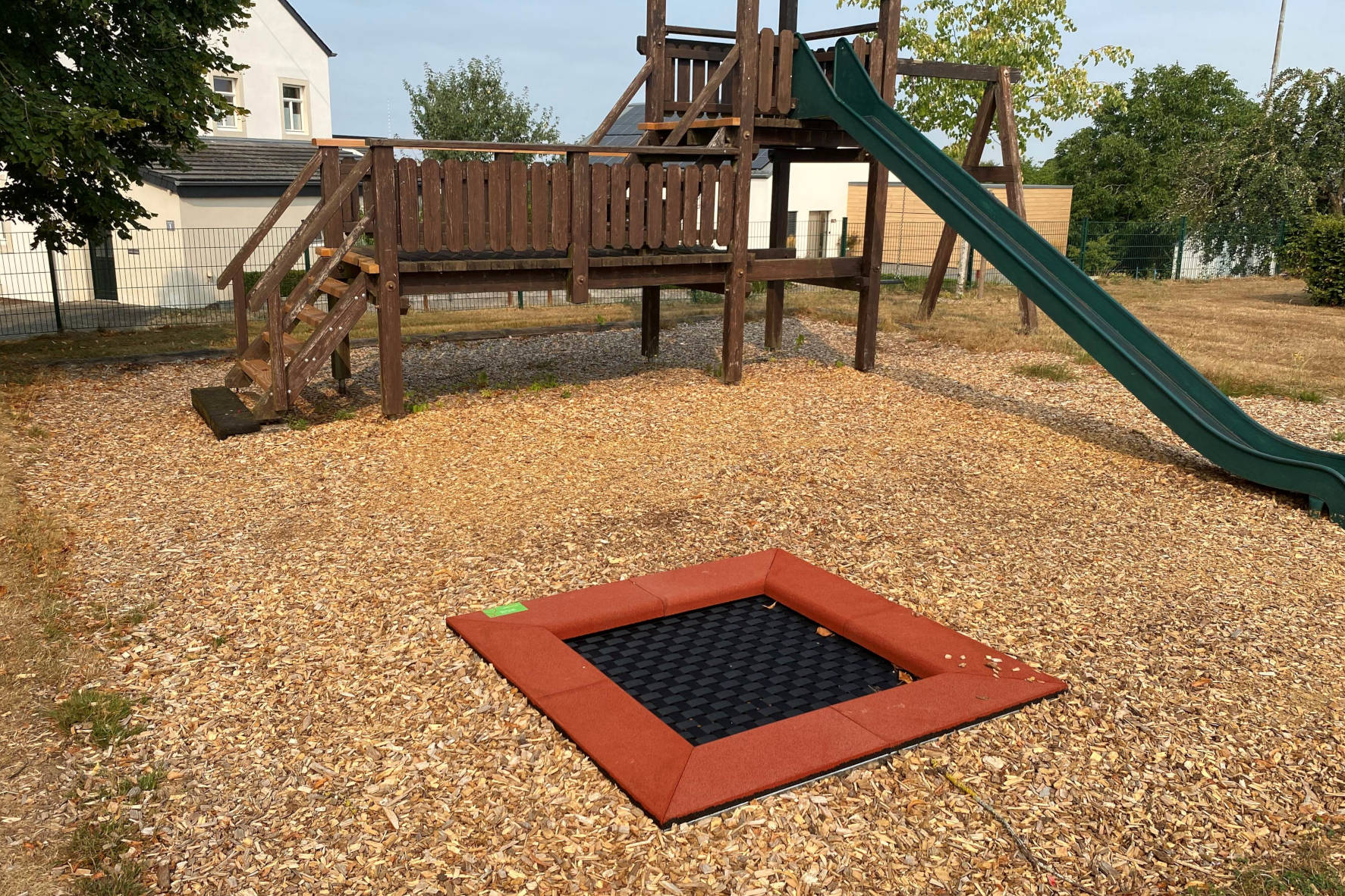 Dauwelshausen Spielplatz Trampolin.jpg