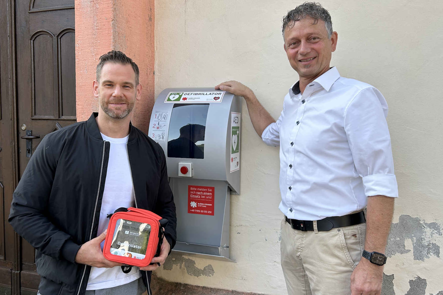 Bild zum Artikel: Erste Hilfe im Notfall: Schwarzenborn erhält einen Defibrillator