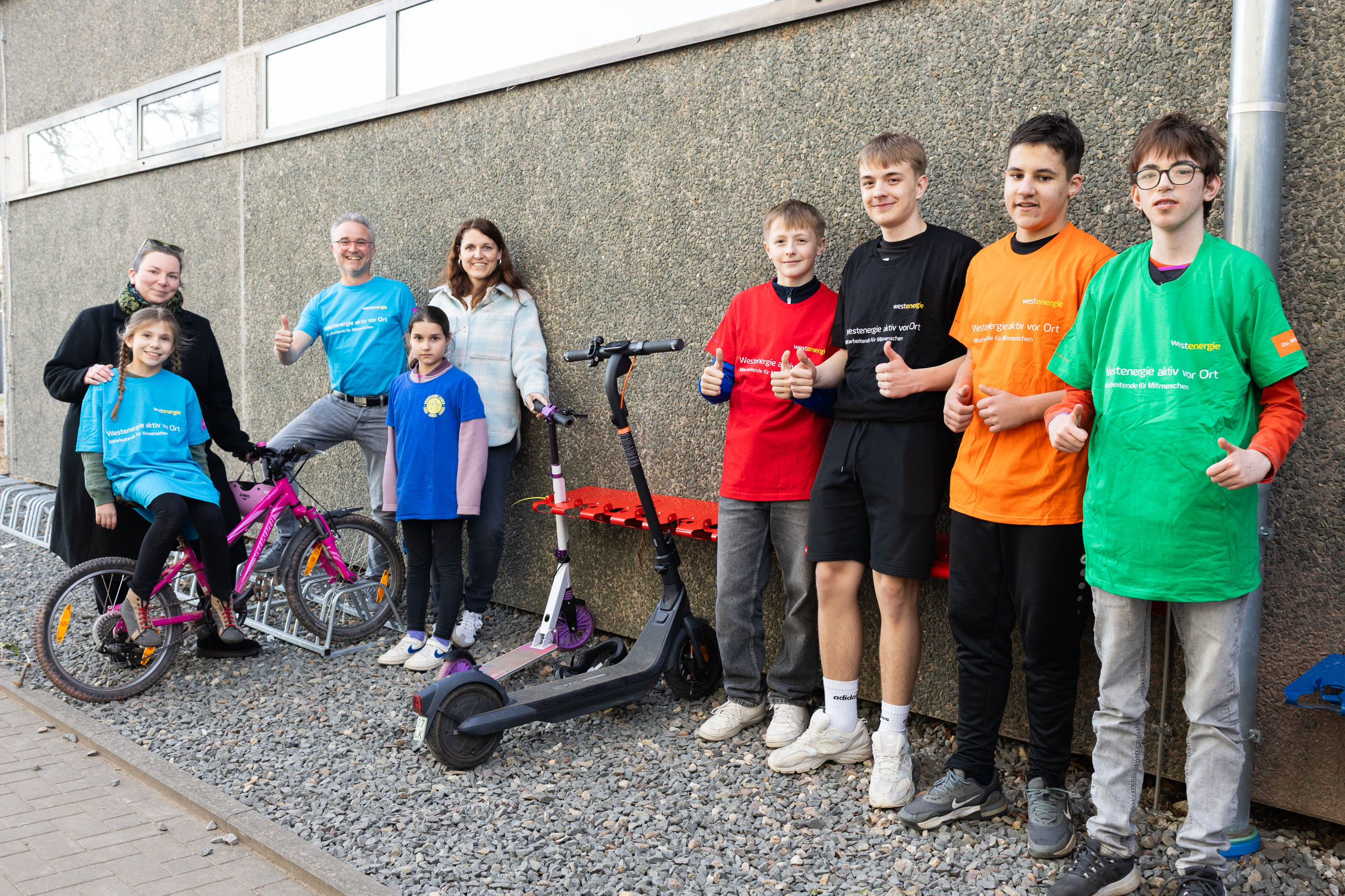 250328 Foto 1 Leiwen Grundschule Fahrrad- und Scooterständer.jpg