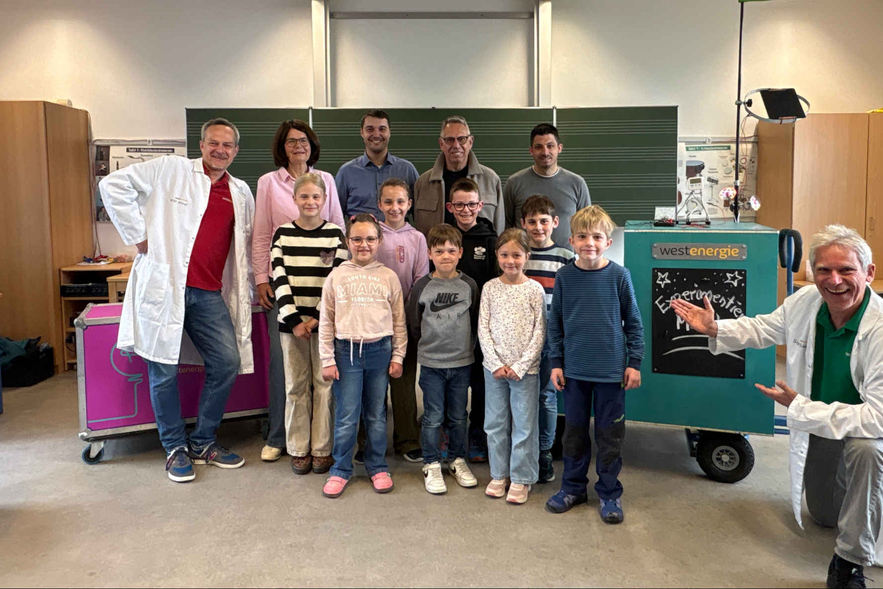 Bild zum Artikel: Energie mit Wow-Effekt: Westenergie bringt Experimentiermobil an die Grundschule Pfalzfeld