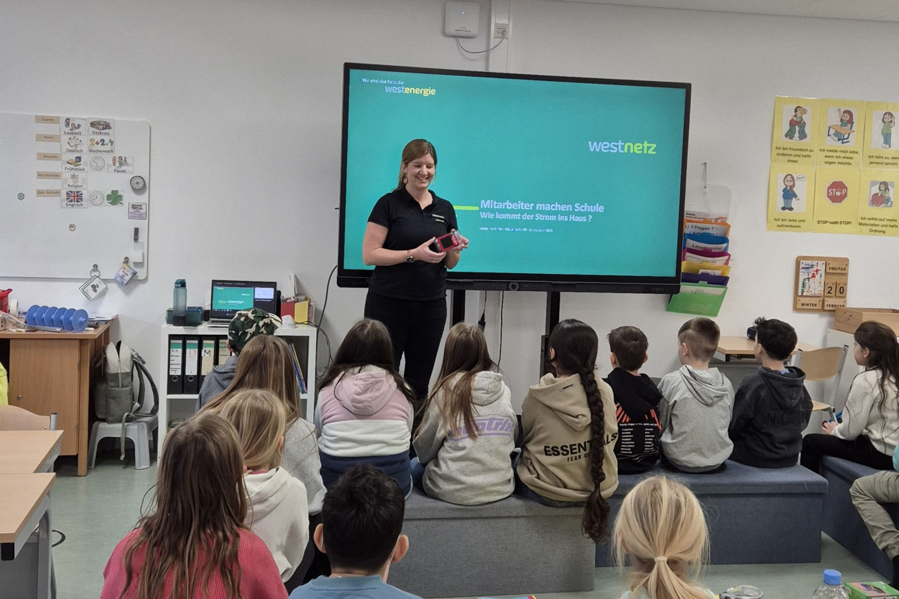 Mitarbeitende machen Schule.jpg