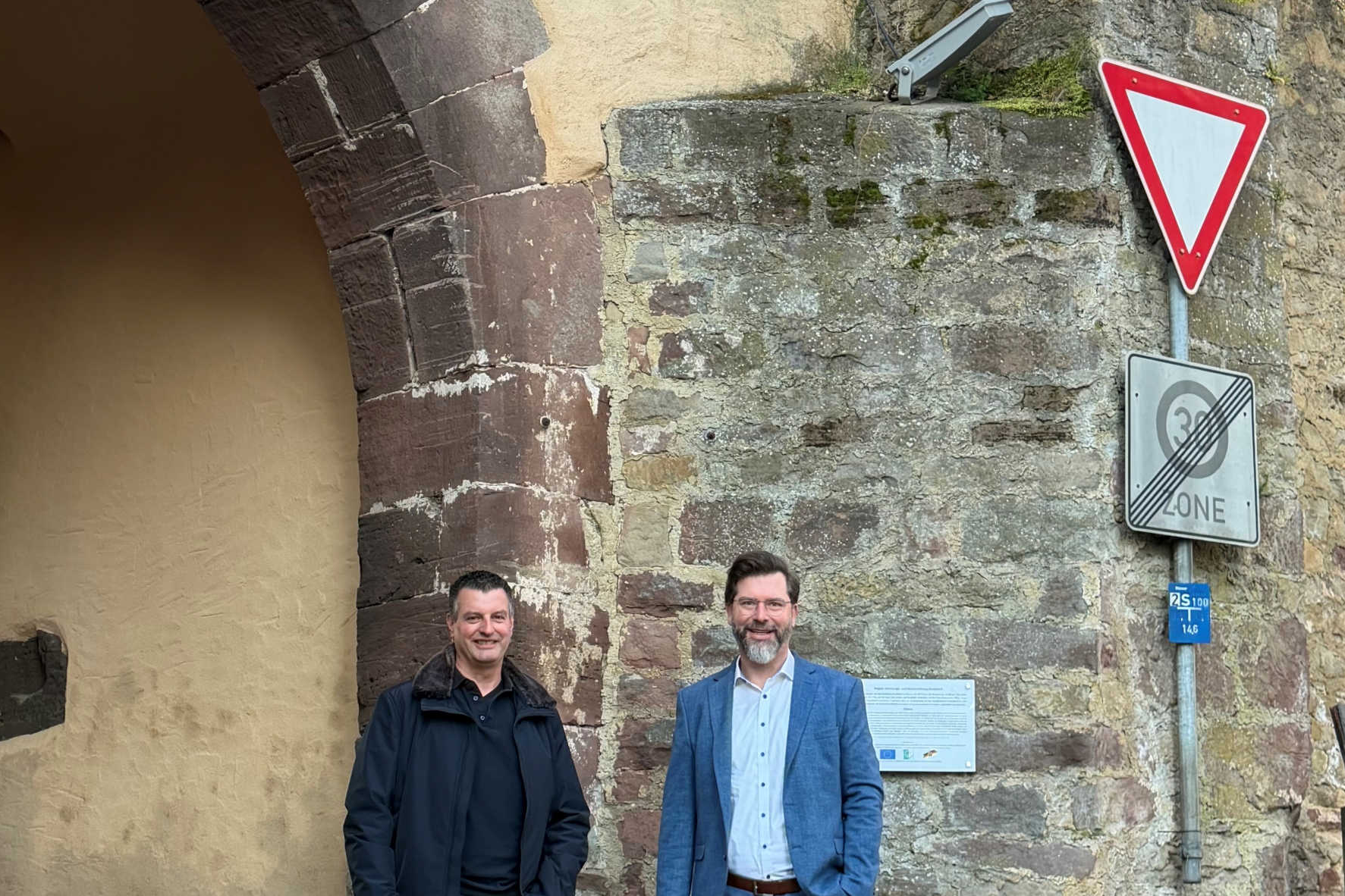 Bild zum Artikel: Außenbeleuchtung am Obertor in Dudeldorf modernisiert