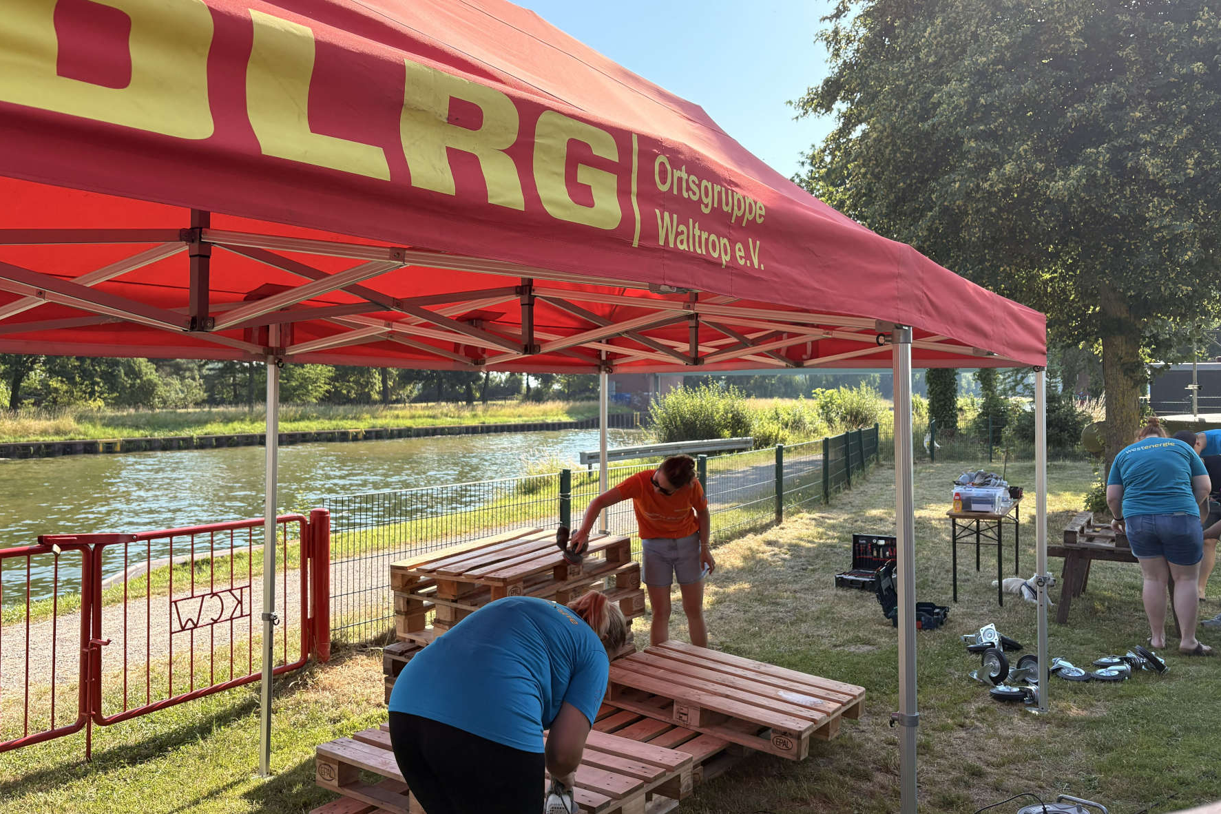 nachhaltige Bänke für die DLRG Waltrop 1.jpg