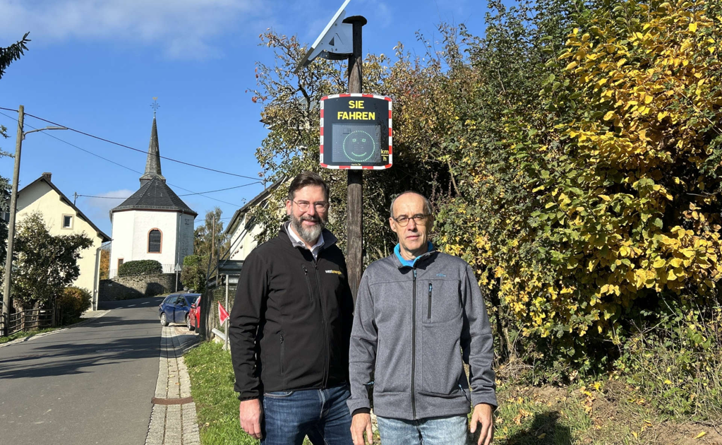 Bild zum Artikel: Neue Geschwindigkeitsanzeigen werben in Sevenig (Our) für mehr Verantwortung im Straßenverkehr