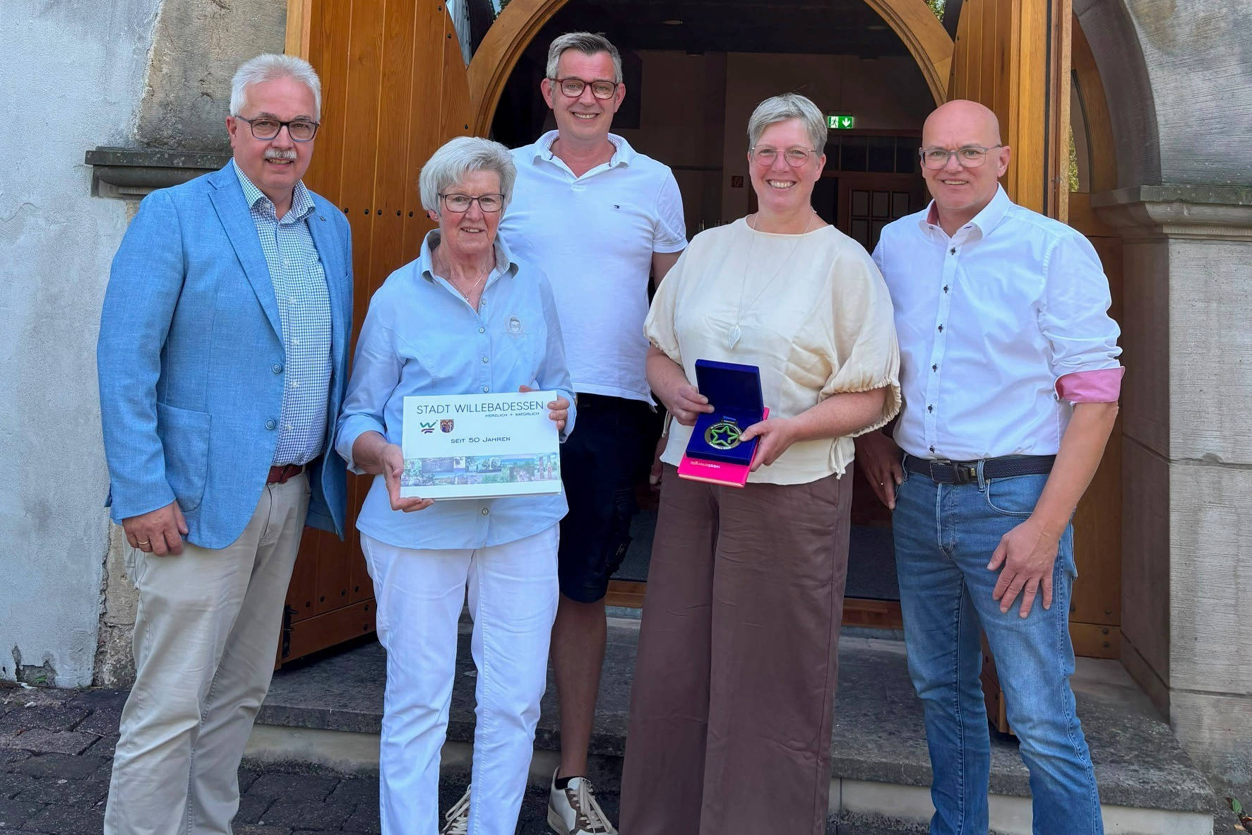Bild zum Artikel: Heimatverein Schweckhausen erhält Westenergie LokalStars-Award für ehrenamtliches Engagement und die liebevolle Pflege der Bibliothek