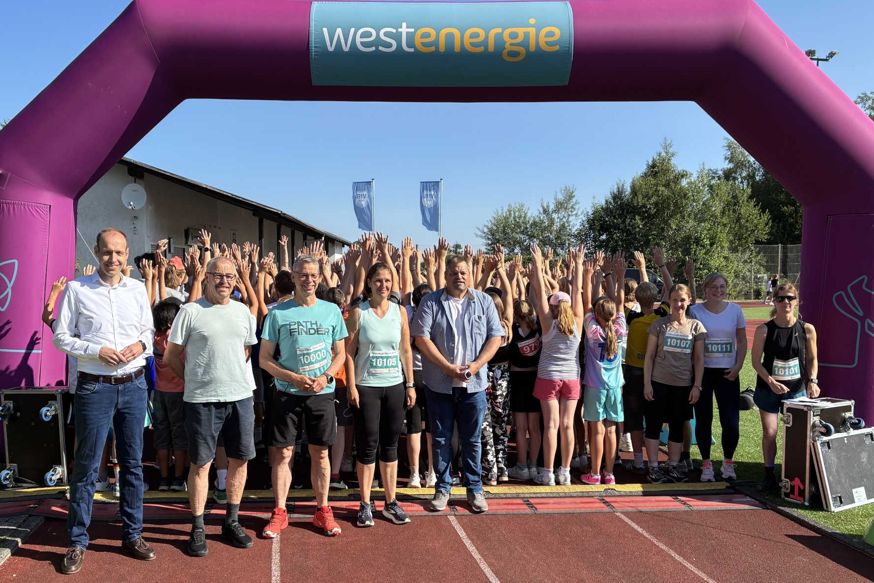 Bild zum Artikel: 350 Teilnehmende beim Westenergie Distanz Duell in Winterberg – Gemeinsam laufen, gemeinsam wachsen