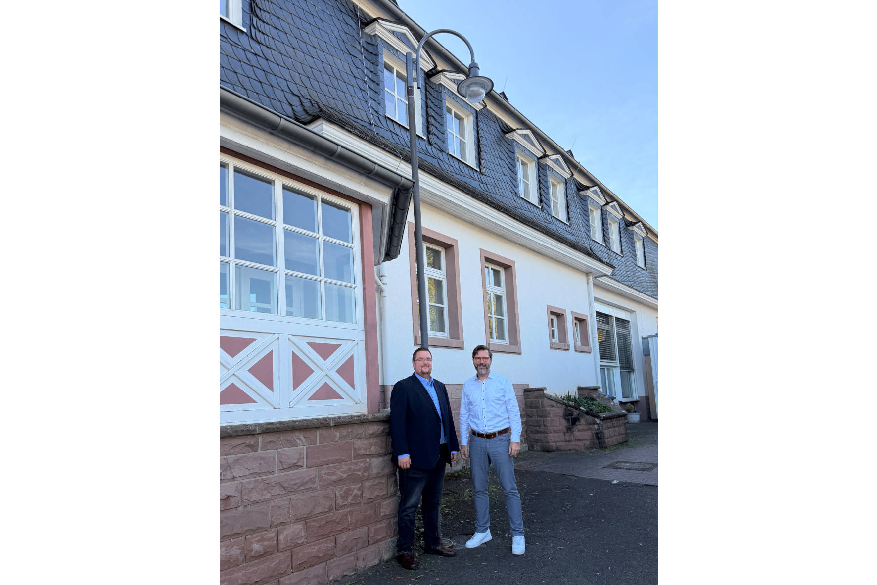 Bild zum Artikel: Neue LED-Leuchten am Gemeindehaus und der Kapelle in Zemmer-Schleidweiler